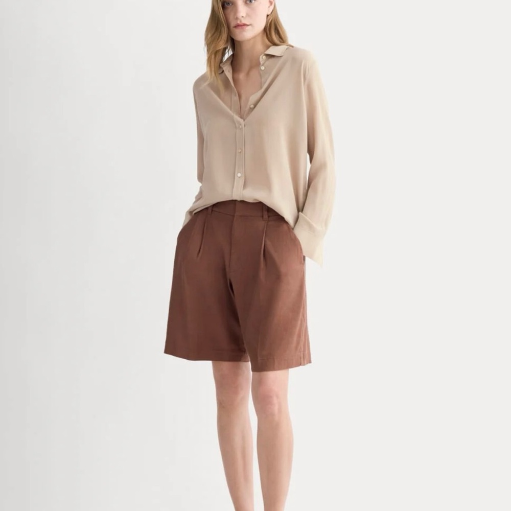 Everlane pleated short in stretch linen
